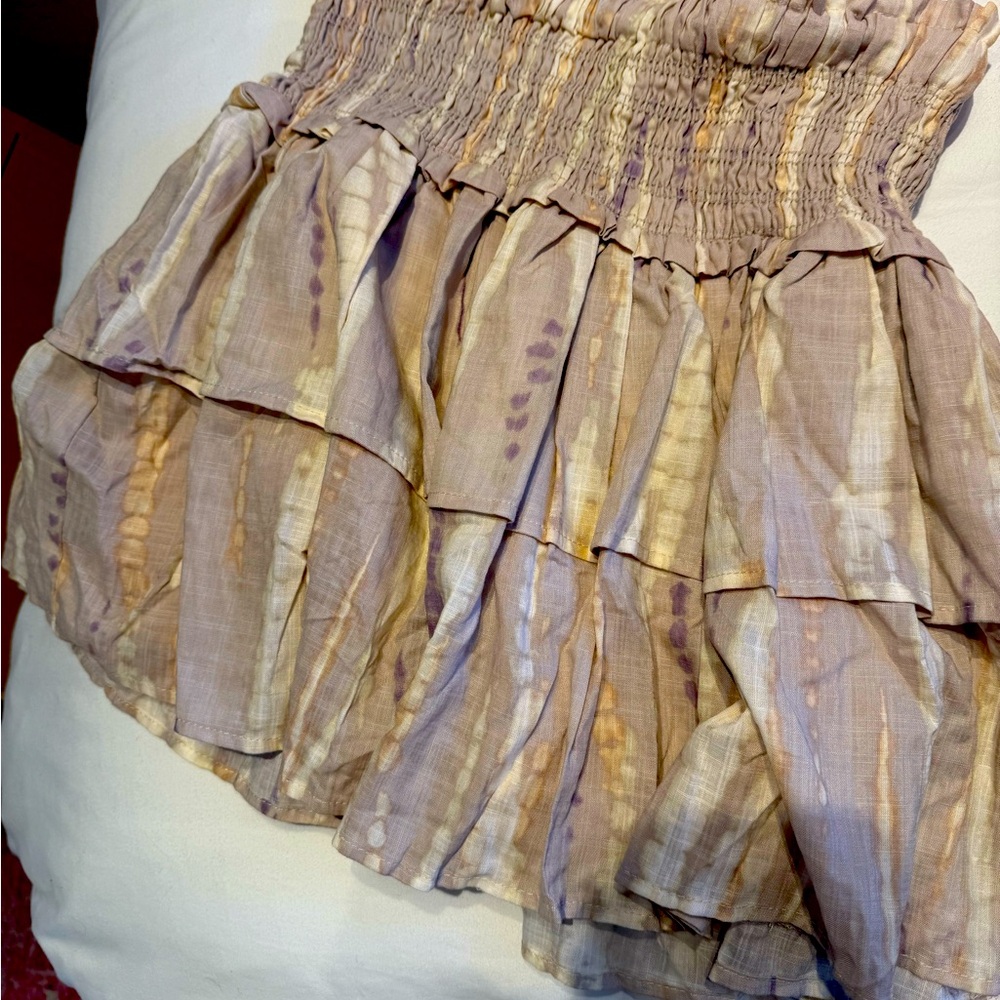 Boho Tiered flip Skirt in cream/lilac “faded tie dye” pattern. Shirred waist. L
